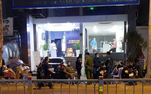 Một khách sạn đối diện bệnh viện Chợ Rẫy phải phun khử trùng Mot khach san doi dien benh vien Cho Ray phai phun khu trung