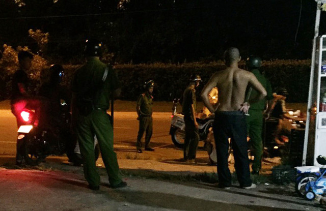 Cảnh sát nổ súng bắt nhóm côn đồ quậy phá ở Phú Quốc Canh sat no sung bat nhom con do quay pha o Phu Quoc