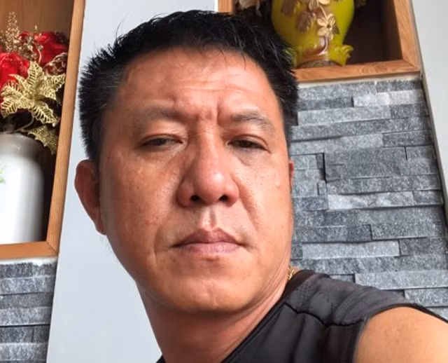 Cong an thi tran Duong Dong lam viec voi chu quan pho lien tuc de doa nguoi lam bao