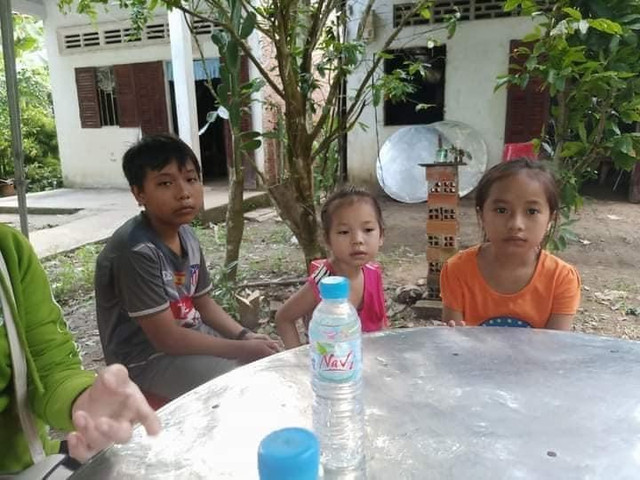 Cha, mẹ bị tai nạn tử vong để lại 3 con nhỏ bơ vơ Cha, me bi tai nan tu vong de lai 3 con nho bo vo