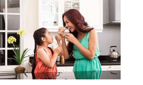 Bé mạnh khoẻ và chóng lớn hơn khi ăn sữa chua mỗi ngày Bé mạnh khoẻ và chóng lớn hơn khi ăn sữa chua mỗi ngày