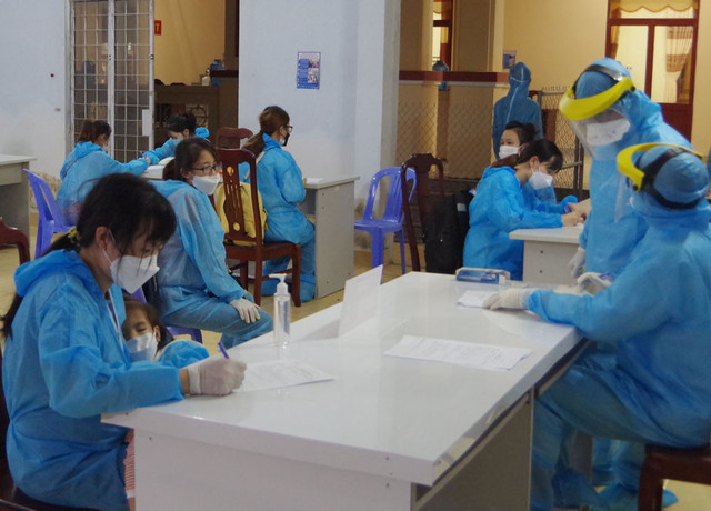 300 người từ nước ngoài về được cách ly tại Vĩnh Long và Sóc Trăng 300 nguoi tu nuoc ngoai ve duoc cach ly tai Vinh Long va Soc Trang