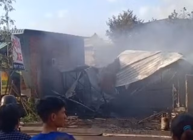 Nha o Binh Duong bi chay rui ngay mung 2 Tet-Hinh-2