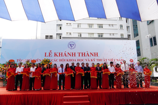 Chùm ảnh Lễ khánh thành trụ sở Liên hiệp Hội Việt Nam - Hình 16 Chum anh Le khanh thanh tru so Lien hiep Hoi Viet Nam-Hinh-16