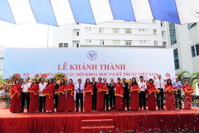 Chùm ảnh Lễ khánh thành trụ sở Liên hiệp Hội Việt Nam - Hình 17 Chum anh Le khanh thanh tru so Lien hiep Hoi Viet Nam-Hinh-17