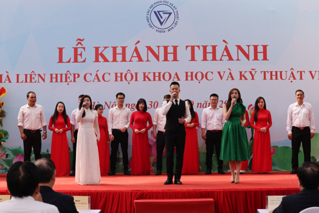 Chùm ảnh Lễ khánh thành trụ sở Liên hiệp Hội Việt Nam - Hình 9 Chum anh Le khanh thanh tru so Lien hiep Hoi Viet Nam-Hinh-9