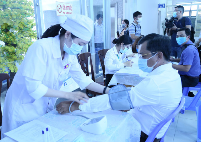 Tiêm thí điểm vắc xin phòng Covid-19 tại Cần Thơ Tiem thi diem vac xin phong Covid-19 tai Can Tho