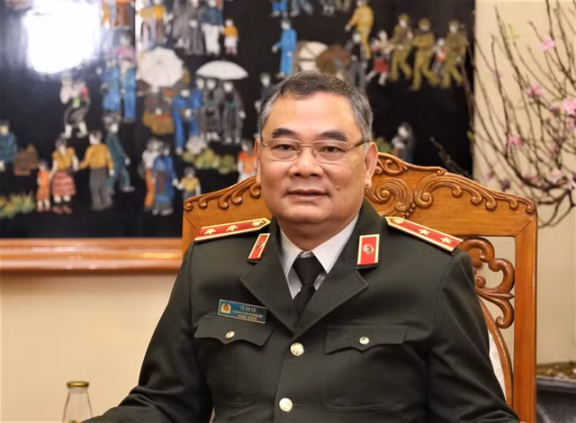 Nhung thu doan cua toi pham du do dua nguoi xuat canh, vuot bien trai phep