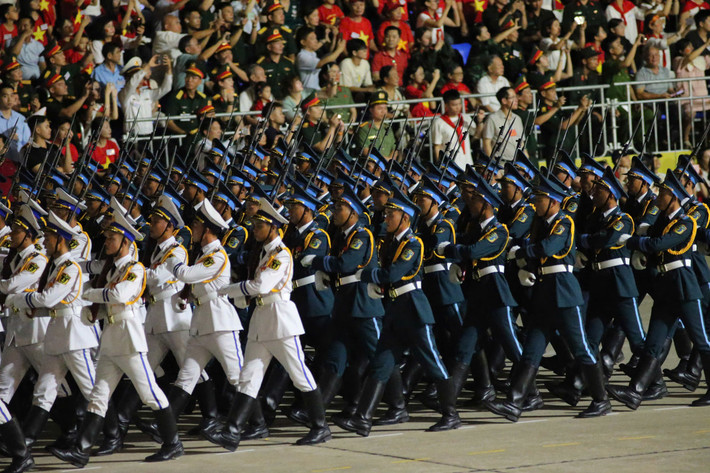 Rút kinh nghiệm tổng hợp luyện tại Quảng trường Ba Đình vào tối 21/8, trong tổng hợp luyện lần này, công tác tổ chức được tiến hành bài bản, sát với nội dung kịch bản.