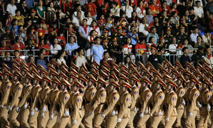 Lực lượng diễu binh, diễu hành gồm 4 khối Nghi trượng; 43 khối đại diện lực lượng vũ trang nhân dân (26 khối Quân đội, 17 khối Công an); Các khối quân đội nước ngoài; Lực lượng xe, pháo quân sự, xe đặc chủng Công an; Lực lượng diễu binh trên biển; 12 khối diễu hành quần chúng; 1 khối Văn hóa, Thể thao.