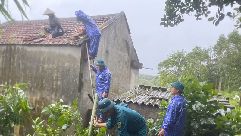 Lực lượng vũ trang tỉnh Quảng Ninh khẩn trương khắc phục hậu quả bão số 1