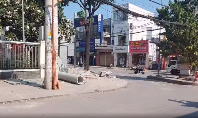 Can canh duong Chuong Duong sap duoc cai tao cong thoat nuoc, via he-Hinh-3