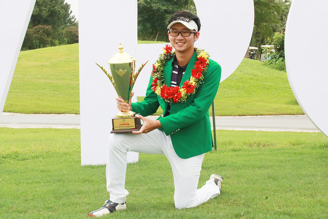 Golfer nghiệp dư vô địch nhưng tiền thưởng trao cho người về nhì Golfer nghiep du vo dich nhung tien thuong trao cho nguoi ve nhi