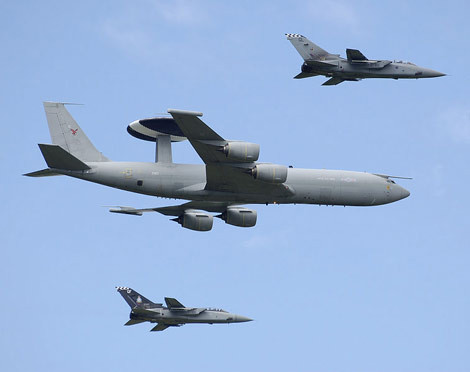 Máy bay cảnh báo sớm và chỉ huy trên không E-3. Máy bay cảnh báo sớm và chỉ huy trên không E-3.