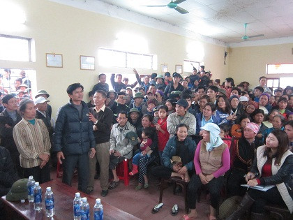 Nhiều người bày tỏ bức xúc với đoàn kiểm tra. Nhiều người bày tỏ bức xúc với đoàn kiểm tra.