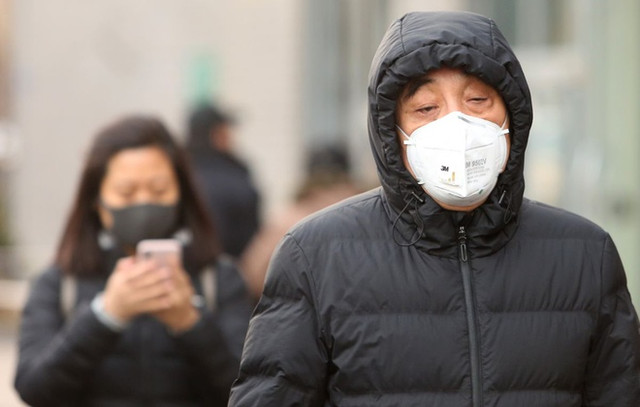 Khẩu trang - từ miếng gạc y tế đến vật bất ly thân sau vụ virus corona - Hình 2 Khau trang - tu mieng gac y te den vat bat ly than sau vu virus corona-Hinh-2