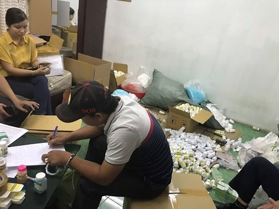 Khởi tố lãnh đạo công ty dược cầm đầu đường dây làm thuốc giả cực lớn ở Sài Gòn Khoi to lanh dao cong ty duoc cam dau duong day lam thuoc gia cuc lon o Sai Gon