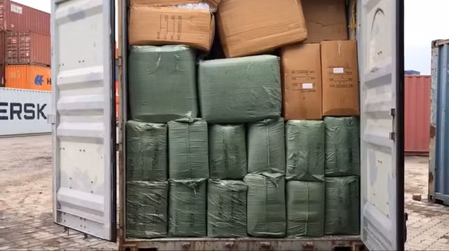 Phat hien 1 container chua 7 tan hang gia mao nhap tu Trung Quoc