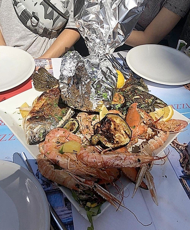 Den luot khach Viet bi ep khi thu 1 lang nhung nha hang ep tra tien gan 5 kg hai san-Hinh-2