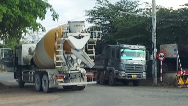 Binh Phuoc: Xe qua tai thi nhau chay vao Cong ty Co phan Be tong Hoang Cat