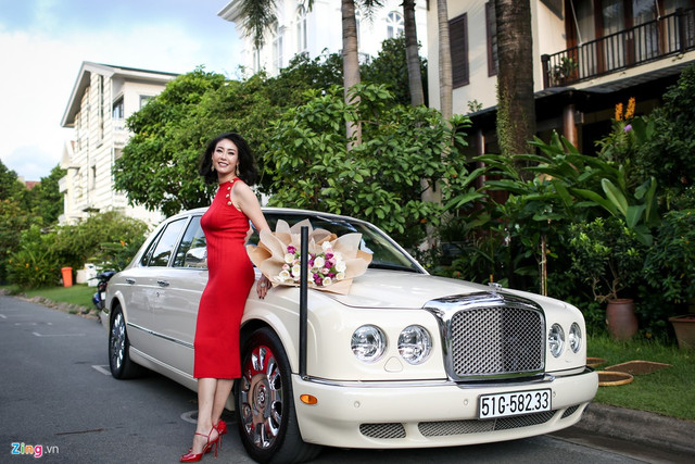 Cuộc sống sang chảnh của Hà Kiều Anh trong biệt thự 100 tỷ, đi xe Bentley Cuoc song sang chanh cua Ha Kieu Anh trong biet thu 100 ty, di xe Bentley