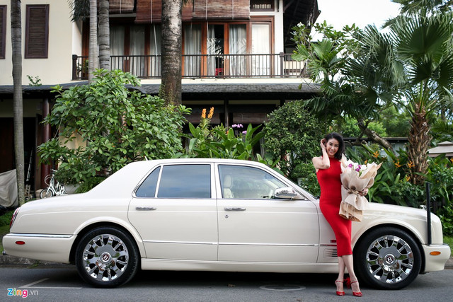 Cuộc sống sang chảnh của Hà Kiều Anh trong biệt thự 100 tỷ, đi xe Bentley - Hình 2 Cuoc song sang chanh cua Ha Kieu Anh trong biet thu 100 ty, di xe Bentley-Hinh-2