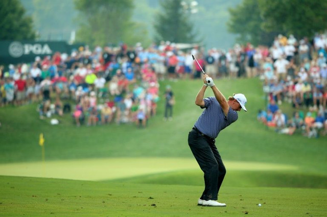 European Tour lần đầu cho phép golfer mặc quần short vì trời quá nóng European Tour lan dau cho phep golfer mac quan short vi troi qua nong