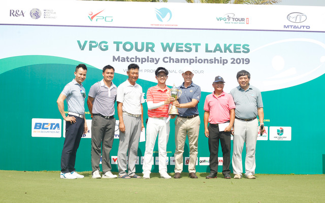 Varuth Nguyen lan dau dang quang giai chuyen nghiep VPGTour-Hinh-3