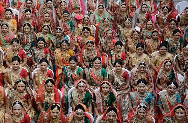 Nha buon kim cuong to chuc dam cuoi cho hang tram co dau o An Do