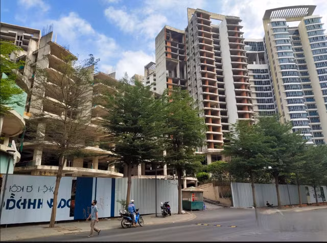 Ton kho bat dong san lon, lai suat cho vay mua nha cao lam sao kich cau?