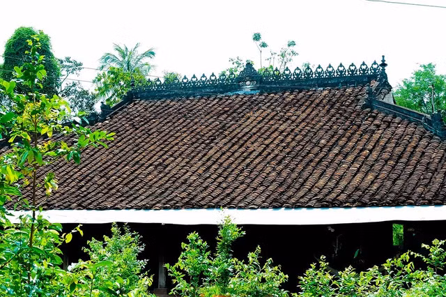 Nha tram cot, phu tho tram mac doc dao o mien Tay-Hinh-12