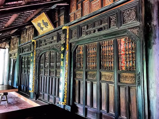 Nha tram cot, phu tho tram mac doc dao o mien Tay-Hinh-13