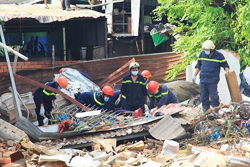 Hiện trường vụ nổ ở thời điểm sáng 18/10: Việc tìm kiếm thi thể nạn nhân vẫn đang được tiếp tục.