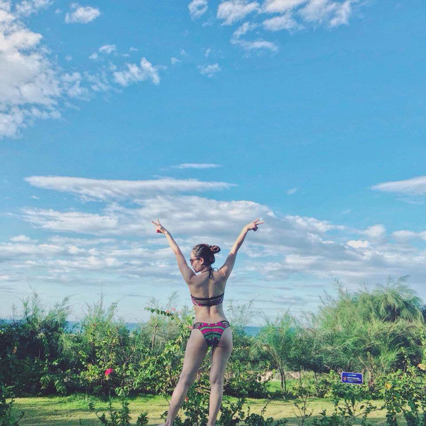 Ngắm thân hình nõn nà của ca sĩ Phương Linh dù đã sang tuổi 35 - Hình 7 Ngam than hinh non na cua ca si Phuong Linh du da sang tuoi 35-Hinh-7