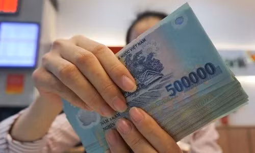 Nhan vien chi hang tram trieu 'om' trai phieu cho ngan hang-Hinh-2