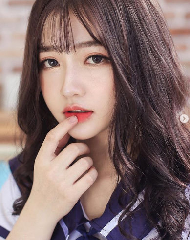 Những 'cực phẩm' sở hữu vòng 3 căng tròn, lưng ong quyến rũ trên báo nước ngoài - Hình 6 Nhung 'cuc pham' so huu vong 3 cang tron, lung ong quyen ru tren bao nuoc ngoai-Hinh-6