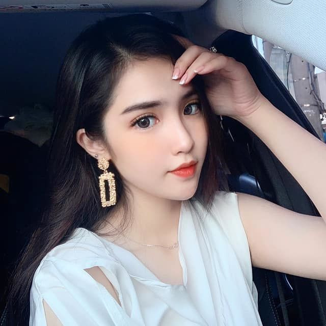 Những 'cực phẩm' sở hữu vòng 3 căng tròn, lưng ong quyến rũ trên báo nước ngoài - Hình 9 Nhung 'cuc pham' so huu vong 3 cang tron, lung ong quyen ru tren bao nuoc ngoai-Hinh-9