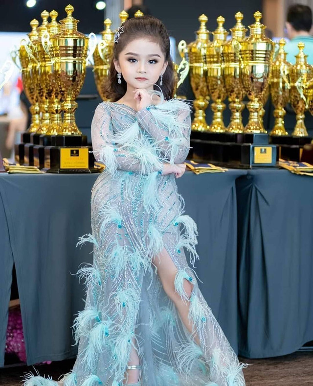 Ngơ ngẩn nhan sắc của Hoa hậu nhí Thái Lan 2019 'tiểu Baifern' - Hình 6 Ngo ngan nhan sac cua Hoa hau nhi Thai Lan 2019 'tieu Baifern'-Hinh-6