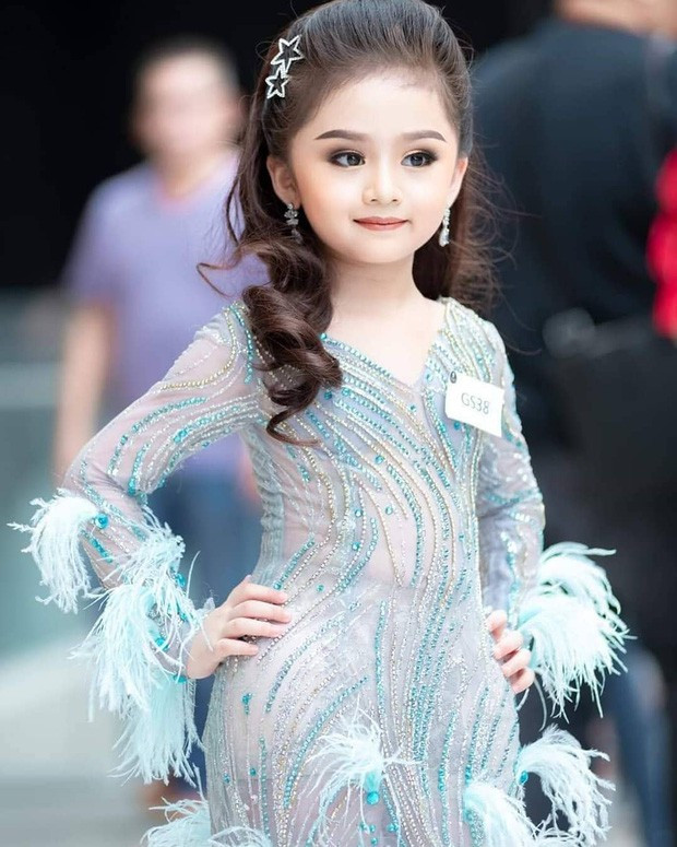 Ngơ ngẩn nhan sắc của Hoa hậu nhí Thái Lan 2019 'tiểu Baifern' - Hình 3 Ngo ngan nhan sac cua Hoa hau nhi Thai Lan 2019 'tieu Baifern'-Hinh-3
