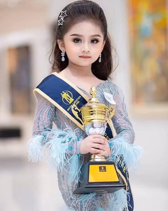 Ngo ngan nhan sac cua Hoa hau nhi Thai Lan 2019 'tieu Baifern'