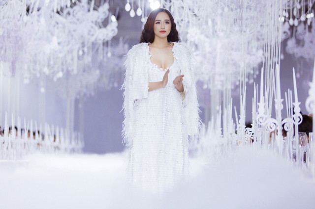 Một năm 'nổi' của Mai Phương Thúy từ showbiz cho tới kinh tế - Hình 7 Mot nam 'noi' cua Mai Phuong Thuy tu showbiz cho toi kinh te-Hinh-7