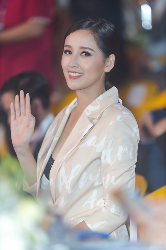 Một năm 'nổi' của Mai Phương Thúy từ showbiz cho tới kinh tế - Hình 6 Mot nam 'noi' cua Mai Phuong Thuy tu showbiz cho toi kinh te-Hinh-6