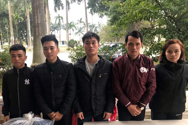 Triệt phá nhóm dùng chiêu mới ‘hốt’ tiền tỷ của FE Credit Triet pha nhom dung chieu moi ‘hot’ tien ty cua FE Credit