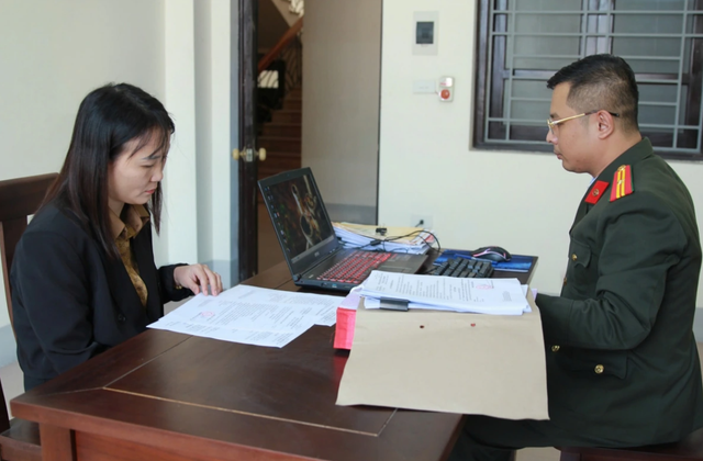 Khởi tố hai đối tượng làm giả hồ sơ cầu thủ trẻ tại CLB Sông Lam Nghệ An Khoi to hai doi tuong lam gia ho so cau thu tre tai CLB Song Lam Nghe An