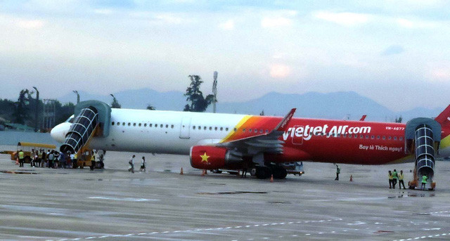 Ông lớn nào lo sốt vó khi Vietjet lập công ty cung cấp dịch vụ mặt đất? Ong lon nao lo sot vo khi Vietjet lap cong ty cung cap dich vu mat dat?