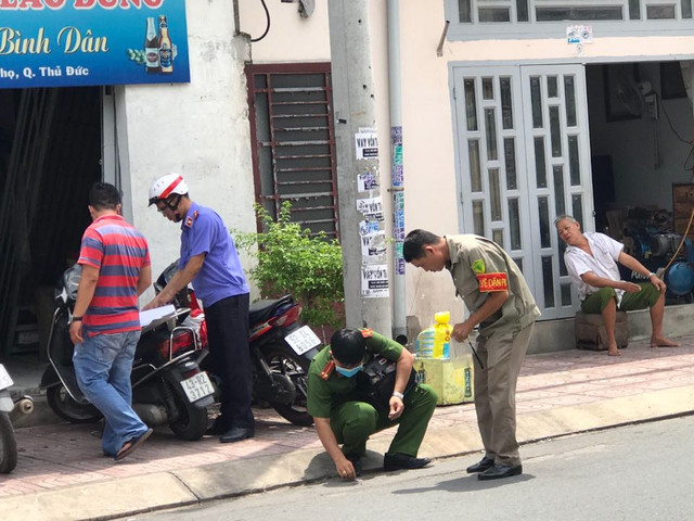 Phi công trẻ định tự sát sau khi dùng dao đuổi chém người tình trên phố Sài Gòn Phi cong tre dinh tu sat sau khi dung dao duoi chem nguoi tinh tren pho Sai Gon