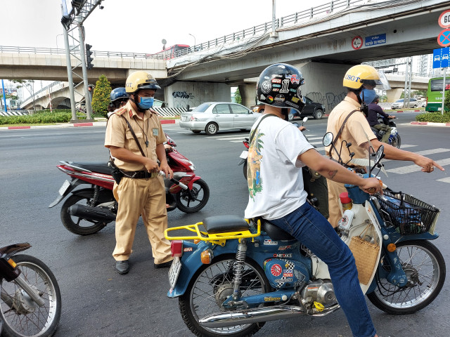 CSGT TPHCM xử lý 11.433 phương tiện vi phạm luật giao thông trong 10 ngày CSGT TPHCM xu ly 11.433 phuong tien vi pham luat giao thong trong 10 ngay