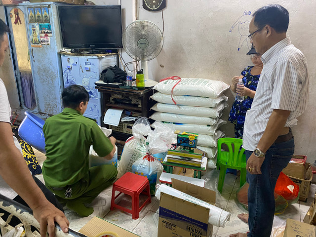 Phát hiện cơ sở sản xuất bột ngọt giả nhãn hiệu Ajinomoto, Saji ở Sài Gòn - Hình 3 Phat hien co so san xuat bot ngot gia nhan hieu Ajinomoto, Saji o Sai Gon-Hinh-3