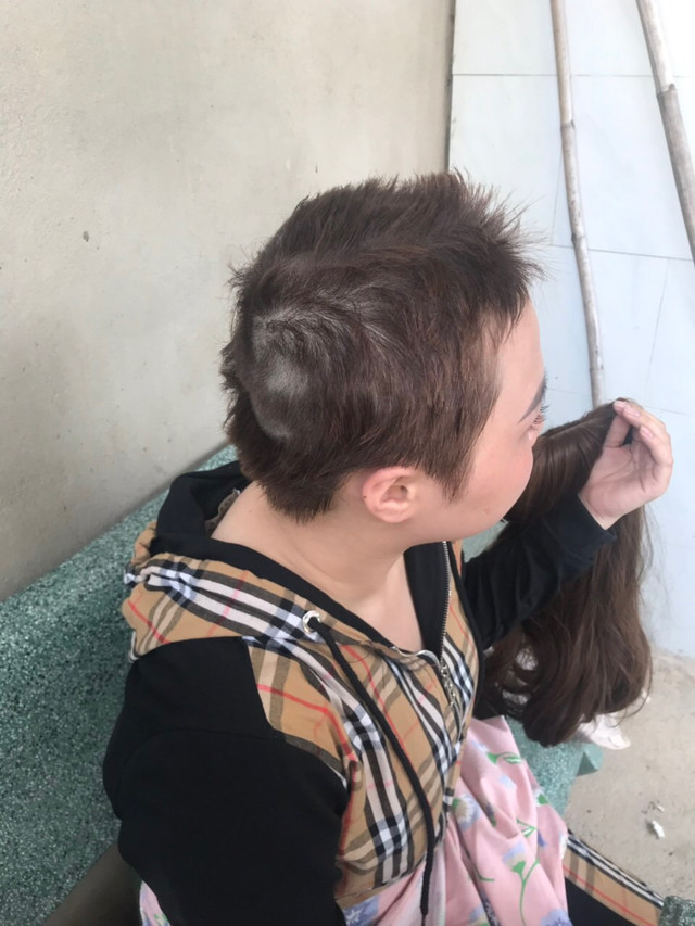 Vợ cùng con trai, con dâu của chủ doanh nghiệp 'bắt cóc' và đánh đập cô gái trẻ - Hình 2 Vo cung con trai, con dau cua chu doanh nghiep 'bat coc' va danh dap co gai tre-Hinh-2