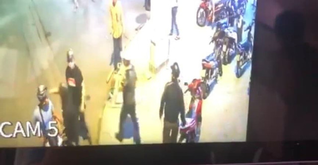 Chuyển vụ người đàn ông bị nhóm 'giang hồ' truy sát thương tích 42% lên Viện KSND - Hình 2 Chuyen vu nguoi dan ong bi nhom 'giang ho' truy sat thuong tich 42% len Vien KSND-Hinh-2